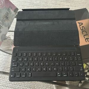 Apple Smart Keyboard for IPad (7th generation)
